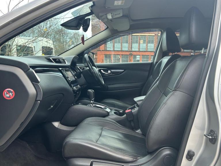 2014 Nissan Qashqai 1.6 dCi Tekna 5dr Xtronic HATCHBACK DIESEL Automatic