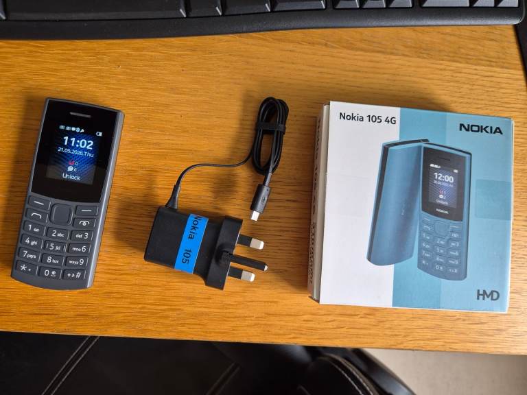 Nokia 105 Mobile Phone in Charcoal gray with charger, dual sim with torch and radio, as new