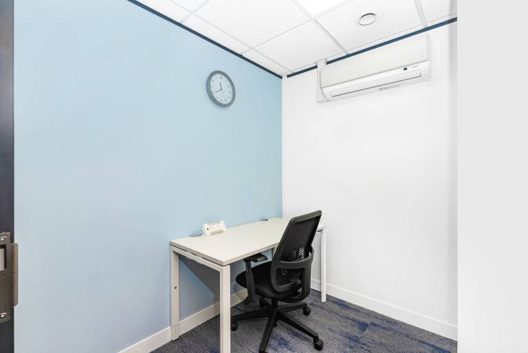 Salisbury - SP1 1EY \ Fully Furnished Small Office for Rent