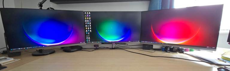 Three Samsung 28-inch UR55 4K UHD Monitor – Great Condition