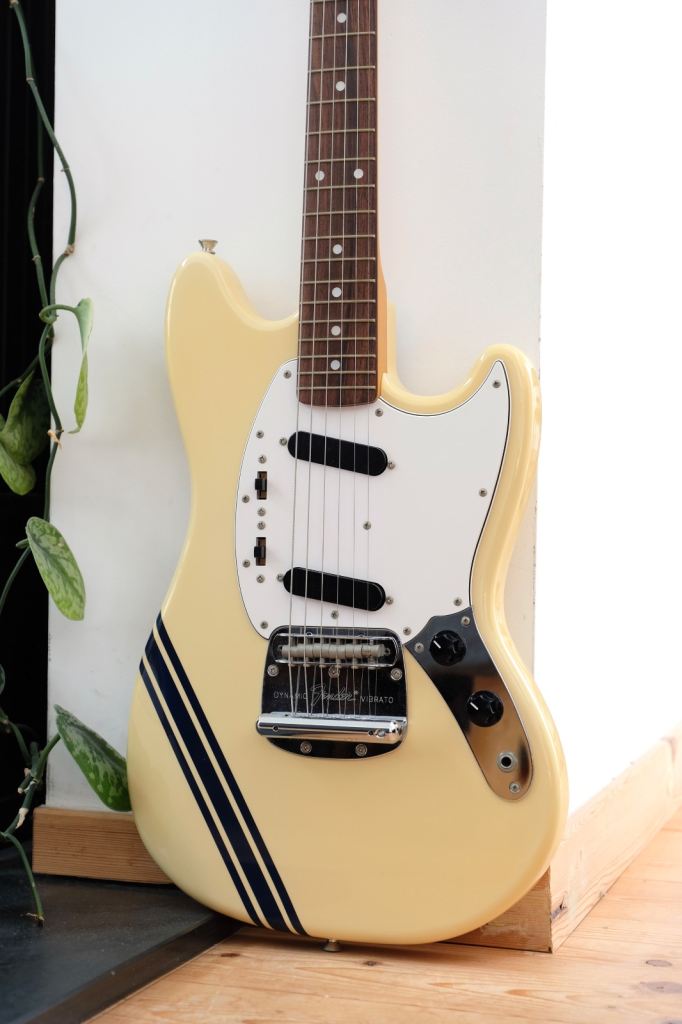 Fender Japan MG73-CO Competition Mustang Vintage White Reissue MIJ