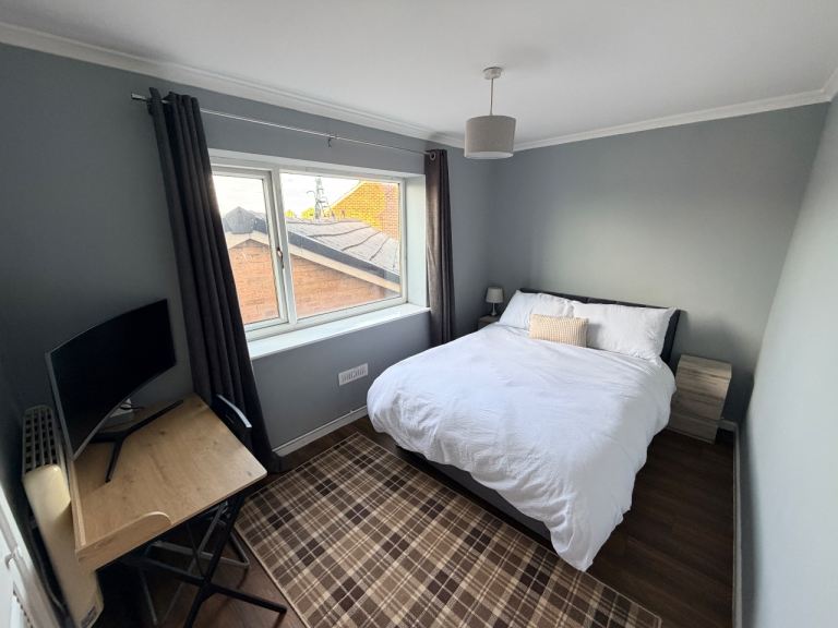 Large Fully Furnished Double Room - All Bills Included 