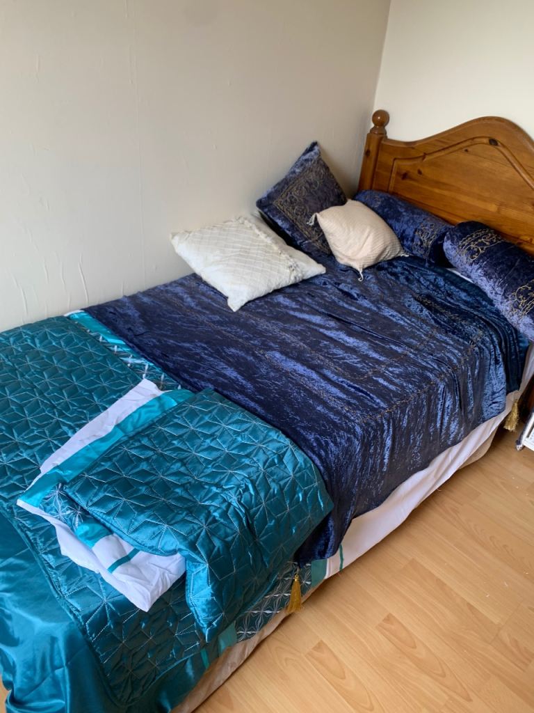 Single bed  and all the bedding 