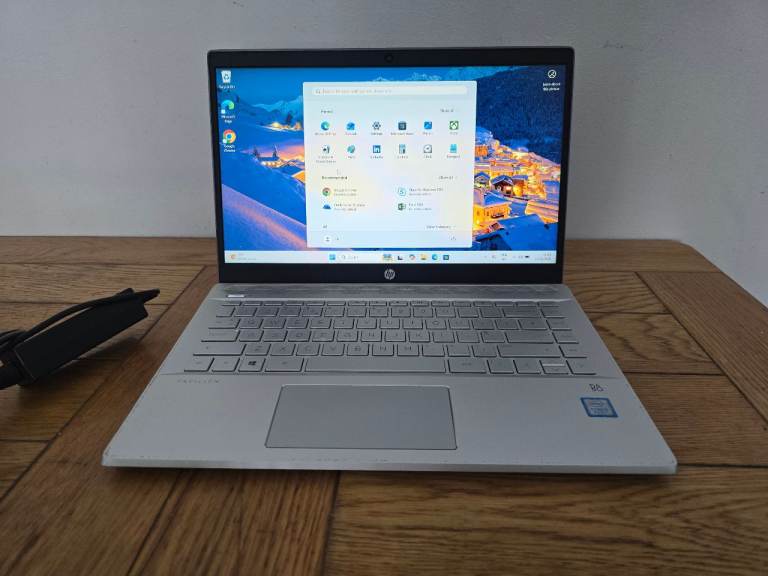 HP pavilion Core i5-8265u Laptop 256GB ssd 8GB ddr4 RAM win 11 14" 1080p dispaly
