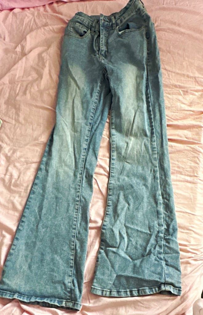 Light Blue Flare Jeans with Ballet Shoe Embroidery – Good Condition