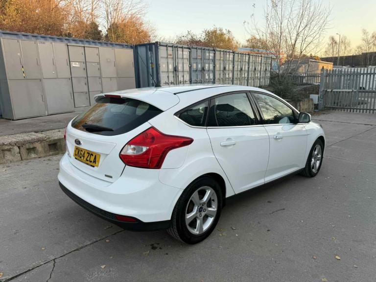 2014 Ford Focus 1.0 125 EcoBoost Zetec Navigator 5dr HATCHBACK Petrol Manual