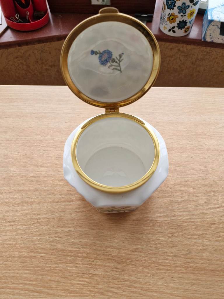 Aynsley wild flower vase with lid