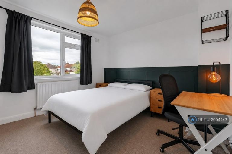 3 bedroom house in Wallscourt Road South, Bristol, BS34 (3 bed) (#2904443)
