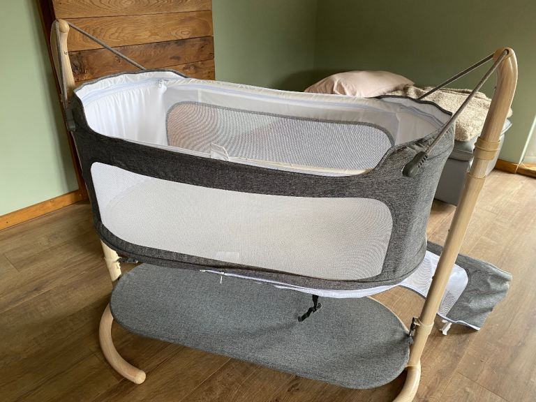 Nini pod cot 