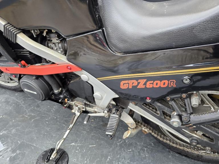 KAWASAKI GPZ 600 R PROJECT BIKE HPI CLEAR