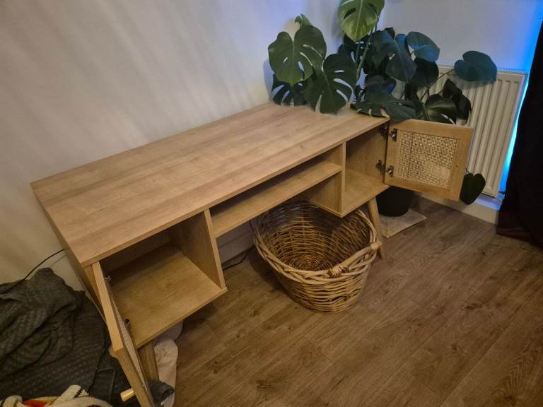 Brand new wicker door desk with 2 cupboards and place for laptop