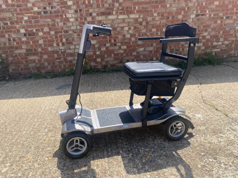 MOBILITY PLUS  LIGHT WEIGHT  SCOOTER   AS NEW   MOBILITY SCOOTER