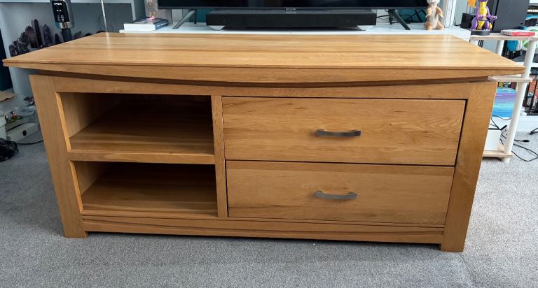 Solid Oak TV Unit with Drawers and Shelves – Good Condition