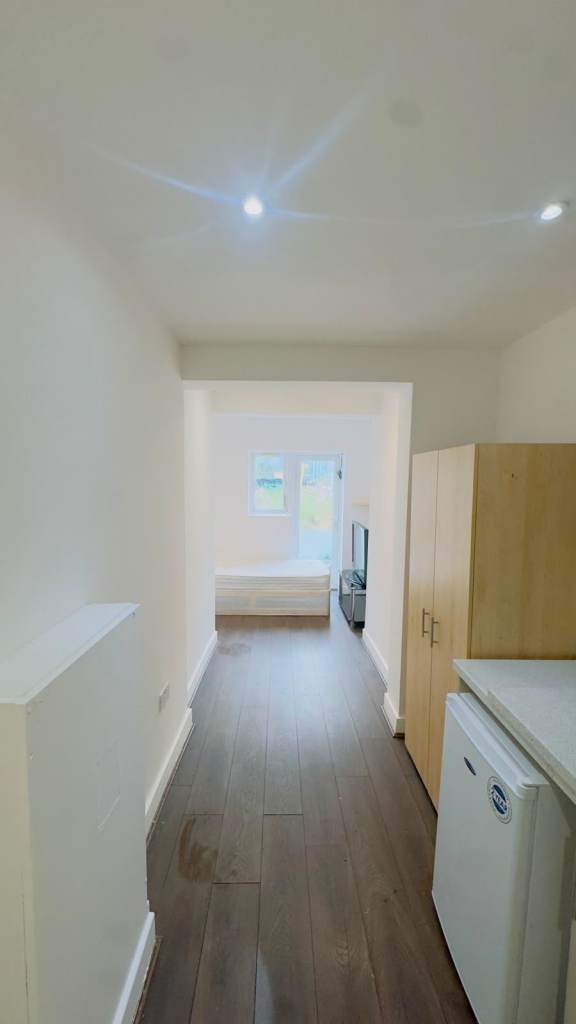 Studio Room Available – Bells Hill, Barnet EN5 DSS APPLICANT ACCEPTED