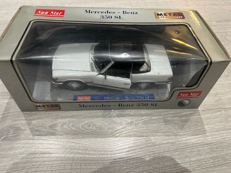 Sun Star Metal 1:18 Diecast Mercedes-Benz 350 SL Model Car