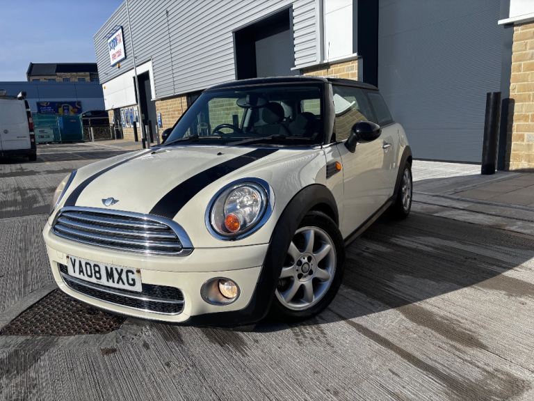 MINI COOPER 1.6 DIESEL CHEAP ROAD TAX FULL HISTORY. 2008 BLACK ROOF.
