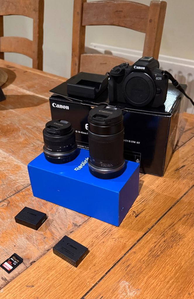 Canon EOS R50 Mirrorless Camera 2x lenses RF -S 18–45mm + 55–210mm 2 Battery  128 go sd