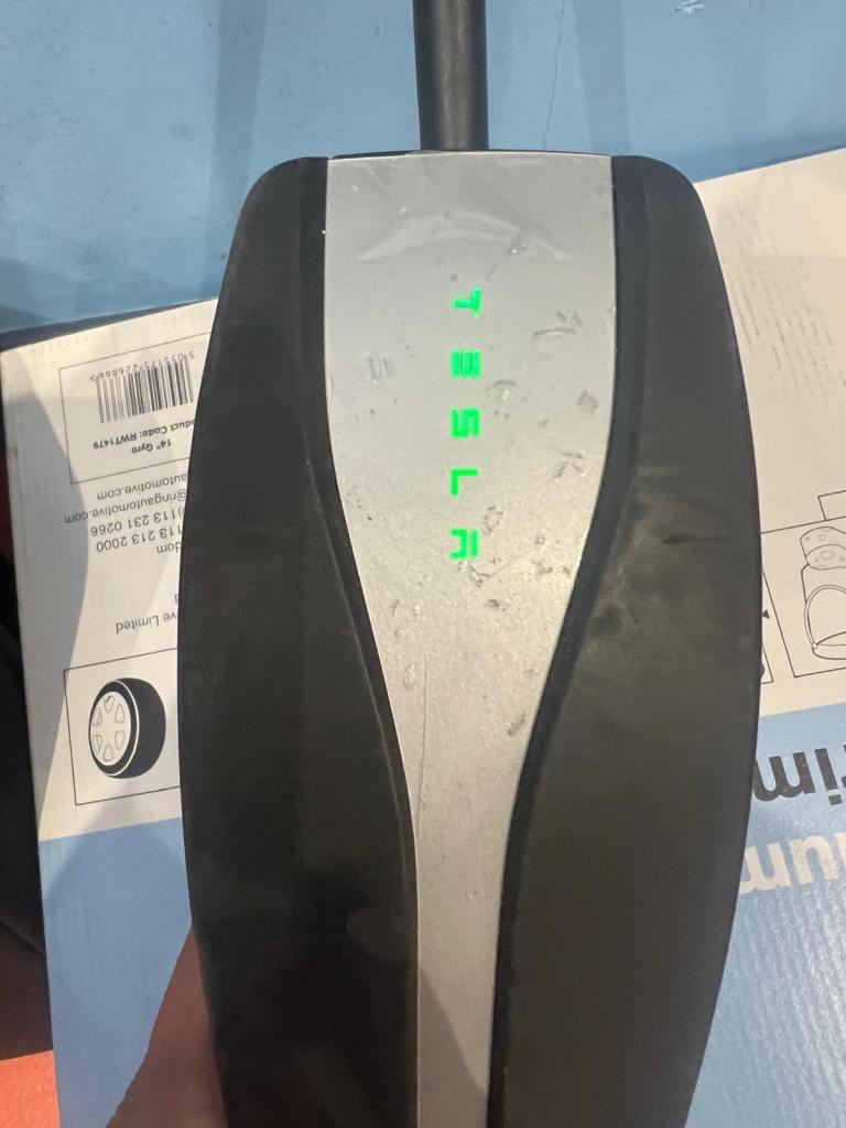 Genuine Tesla Mobile Connector EV Charger UK Plug 6m