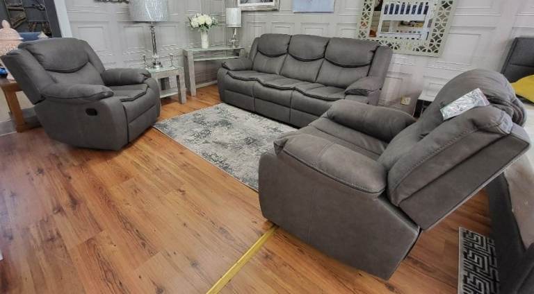 Ex-Display 3+1+1 Reclining Suite/Sofa