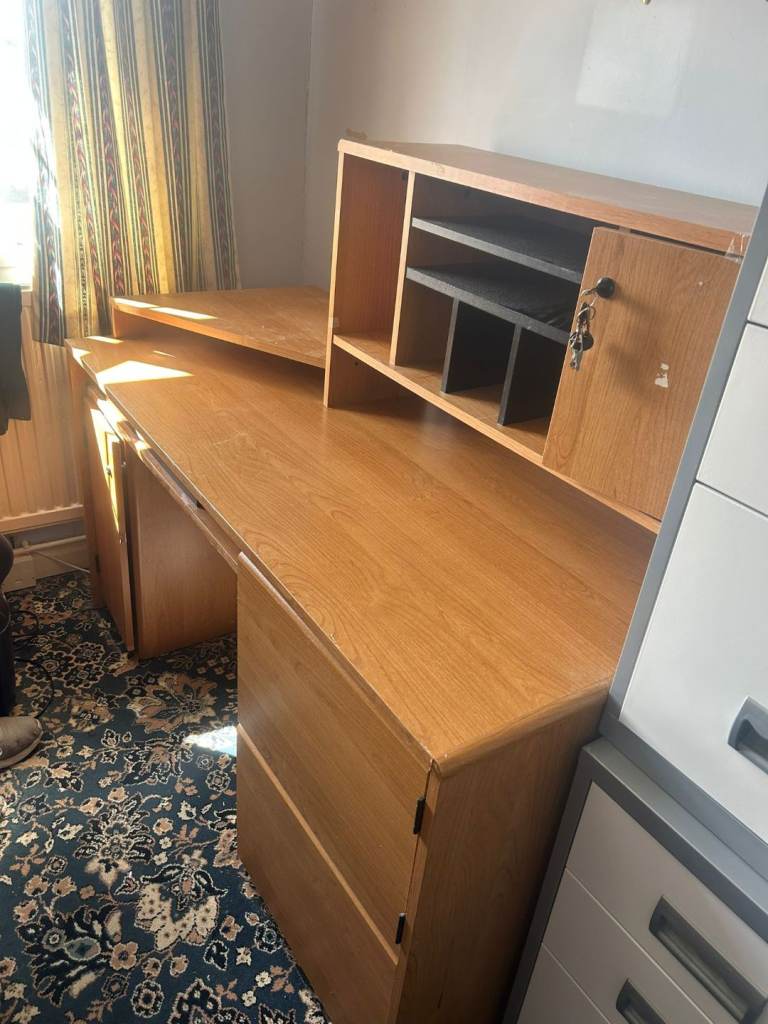 Computer desk