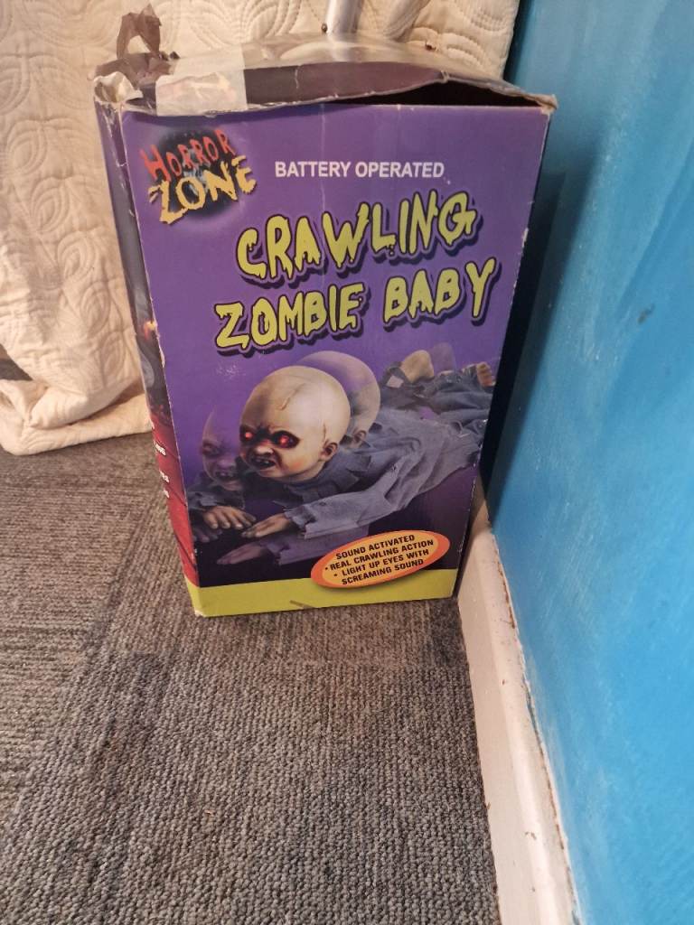 Horror Zone Crawling Zombie Baby - Battery Operated