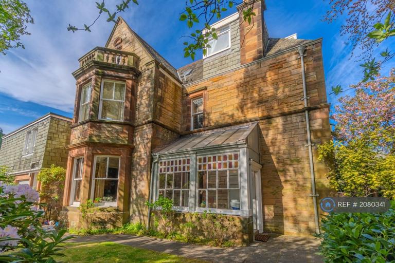 3 bedroom flat in Nile Grove, Edinburgh, EH10 (3 bed) (#2080341)