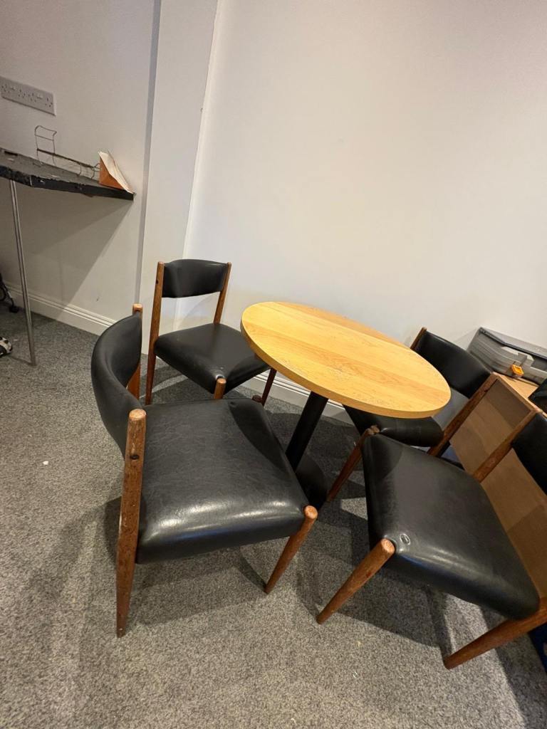 Vintage Mid Century Style 4 Chair Dining Set – Round Oak Table & Black Vinyl Chairs