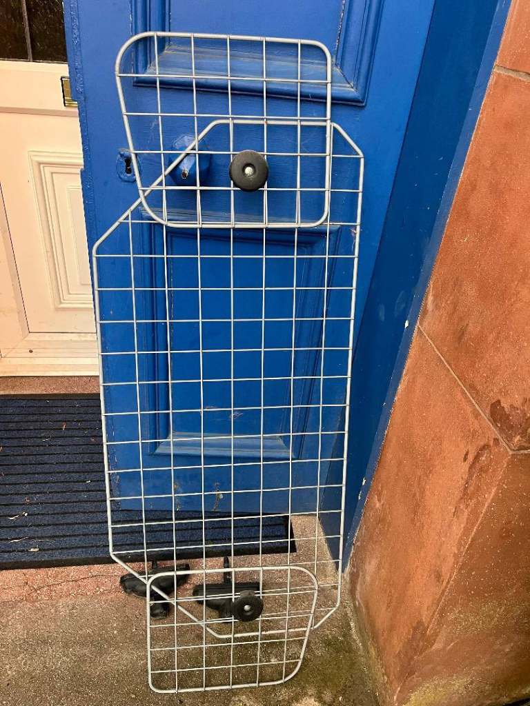 Car dog guard (mesh barrier between boot & interior)