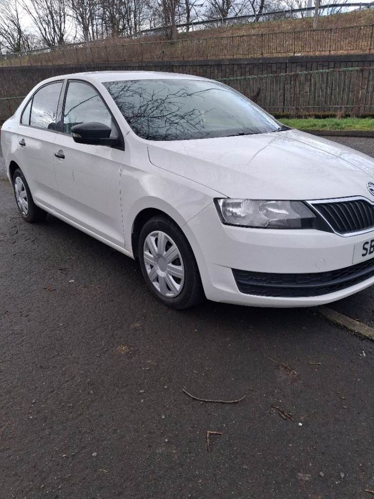 Skoda, RAPID, Hatchback, 2015, Manual, 1596 (cc), 5 doors