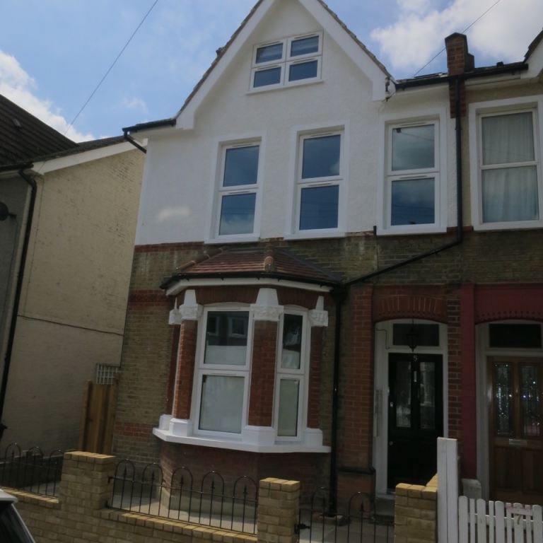 Recently converted large 2 Double Bedroom Flat in Immaculate Victorian House, Thornton Heath
