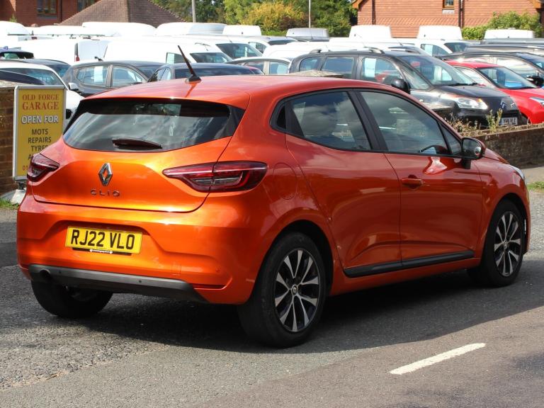 2022 Renault Clio 1.0 TCe Iconic Edition Hatchback 5dr Petrol Manual Euro 6