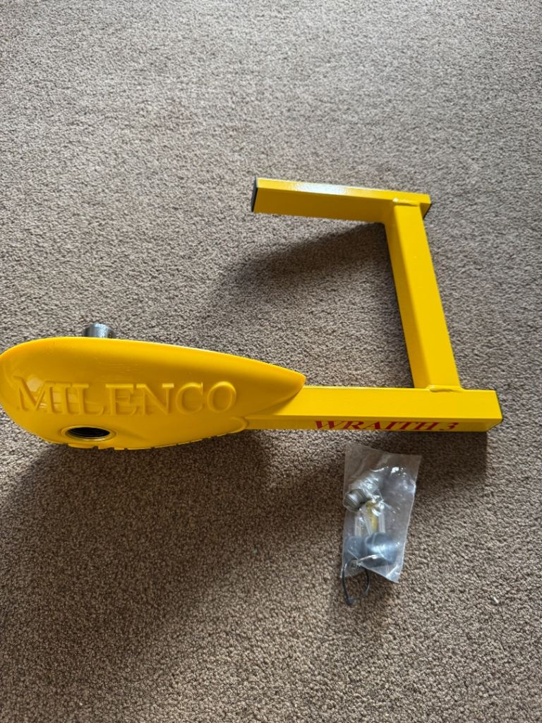 Caravan/campervan wheel clamp