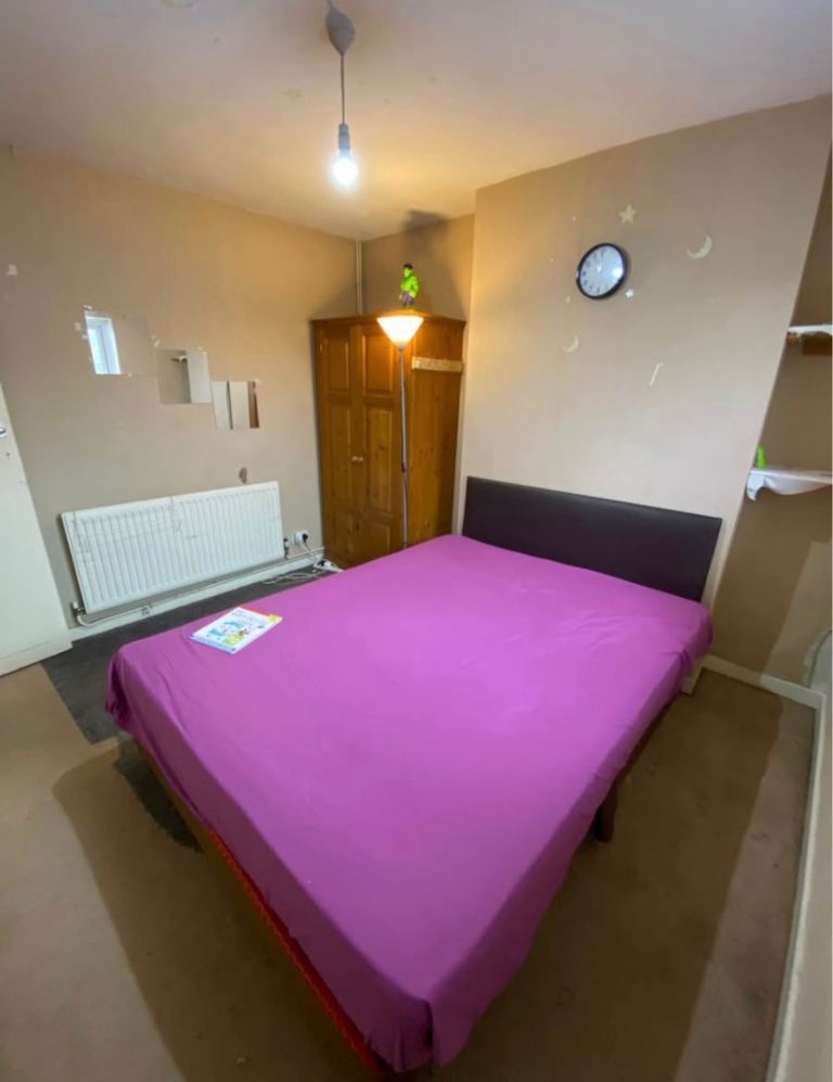 Sharing room available on Preston road for vegetarian boy