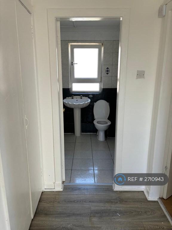 3 bedroom flat in Parnell Street, Airdrie, ML6 (3 bed) (#2710943)