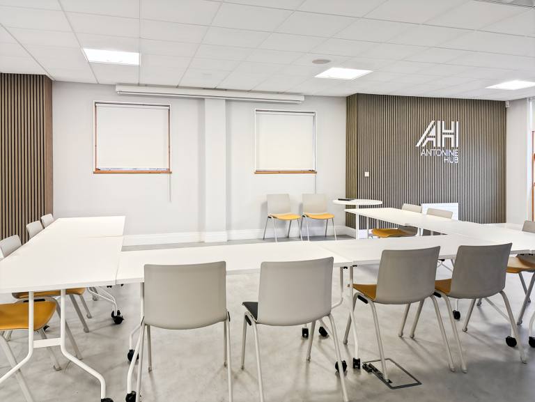Falkirk - FK1 1XE \ Flexible Office Space for Up to 10 Desks