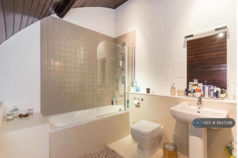 2 bedroom flat in Samuel Baines House, London, SE22 (2 bed) (#2647298)