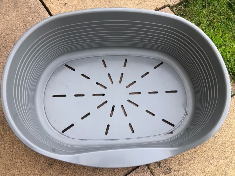 Grey plastic dog bed 70-78cm