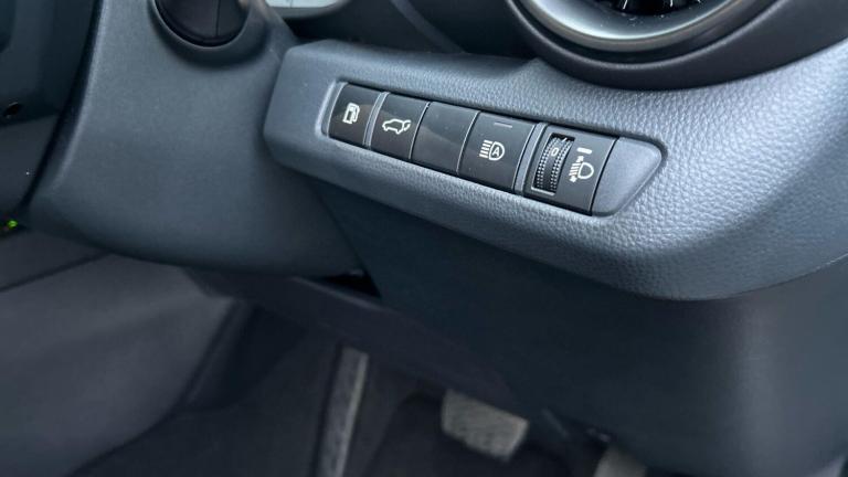 2024 Toyota C-HR 1.8 VVT-h Design SUV 5dr Petrol Hybrid CVT Euro 6 (s/s) (140 ps) HATCHBACK Petro...