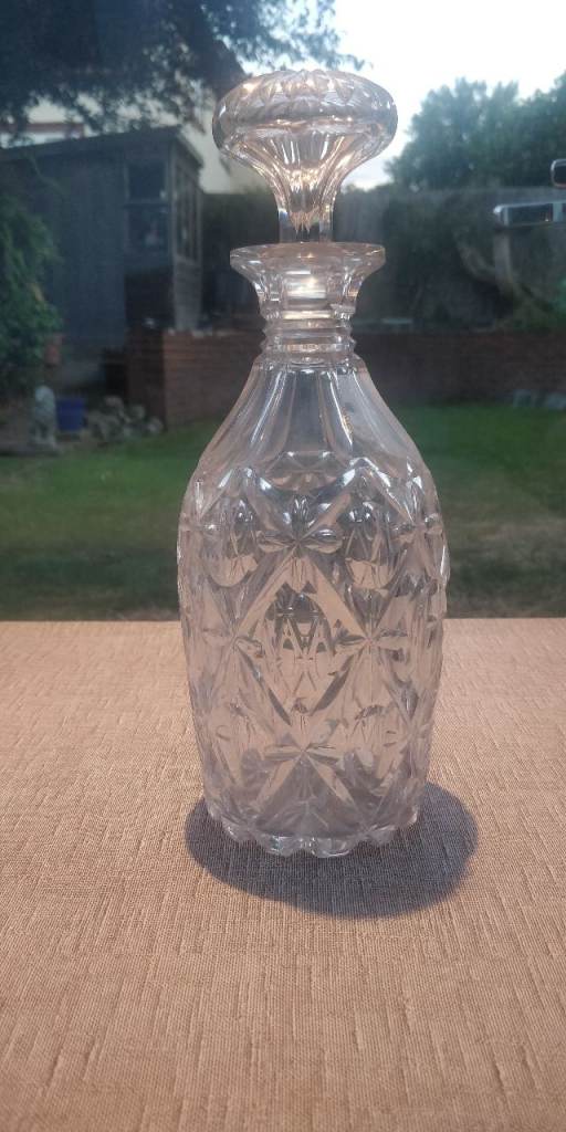 Clear Glass Decanter with Stopper – Good Condition