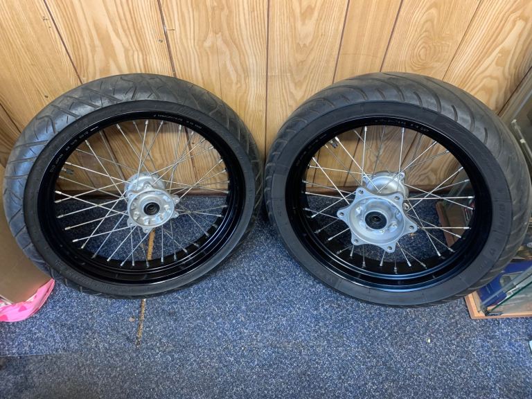 Honda CRF250 supermoto wheels and tyres