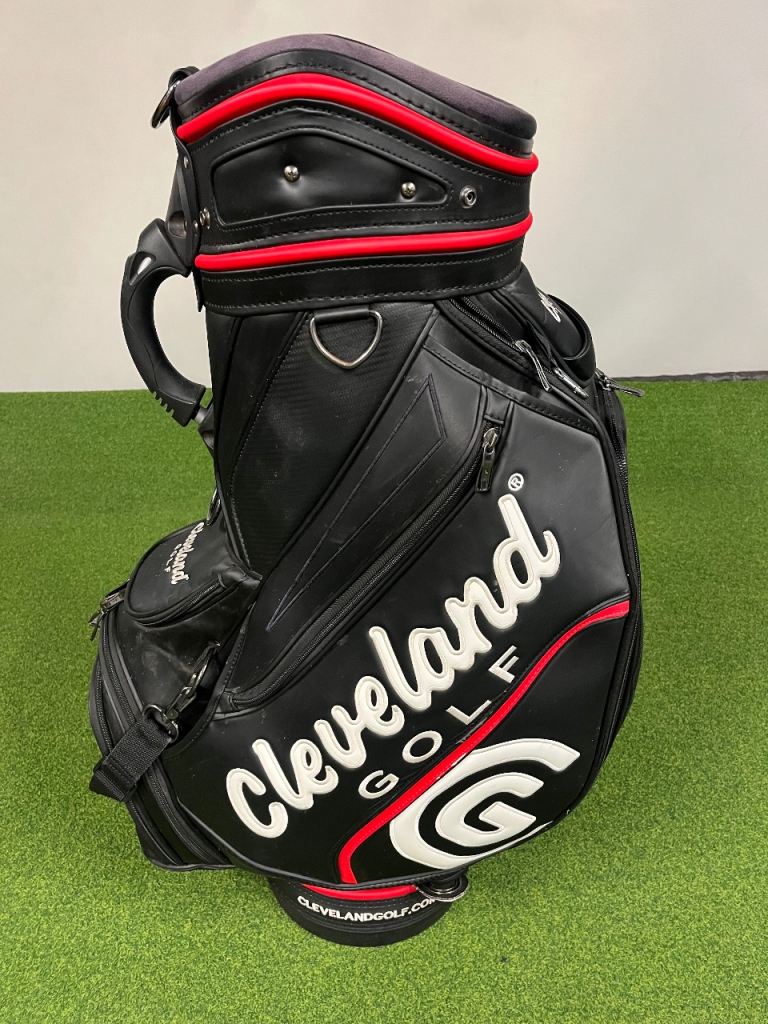 CLEVELAND TOUR BAG. FULL SIZE. GOOD CONDITION WITH HOOD 