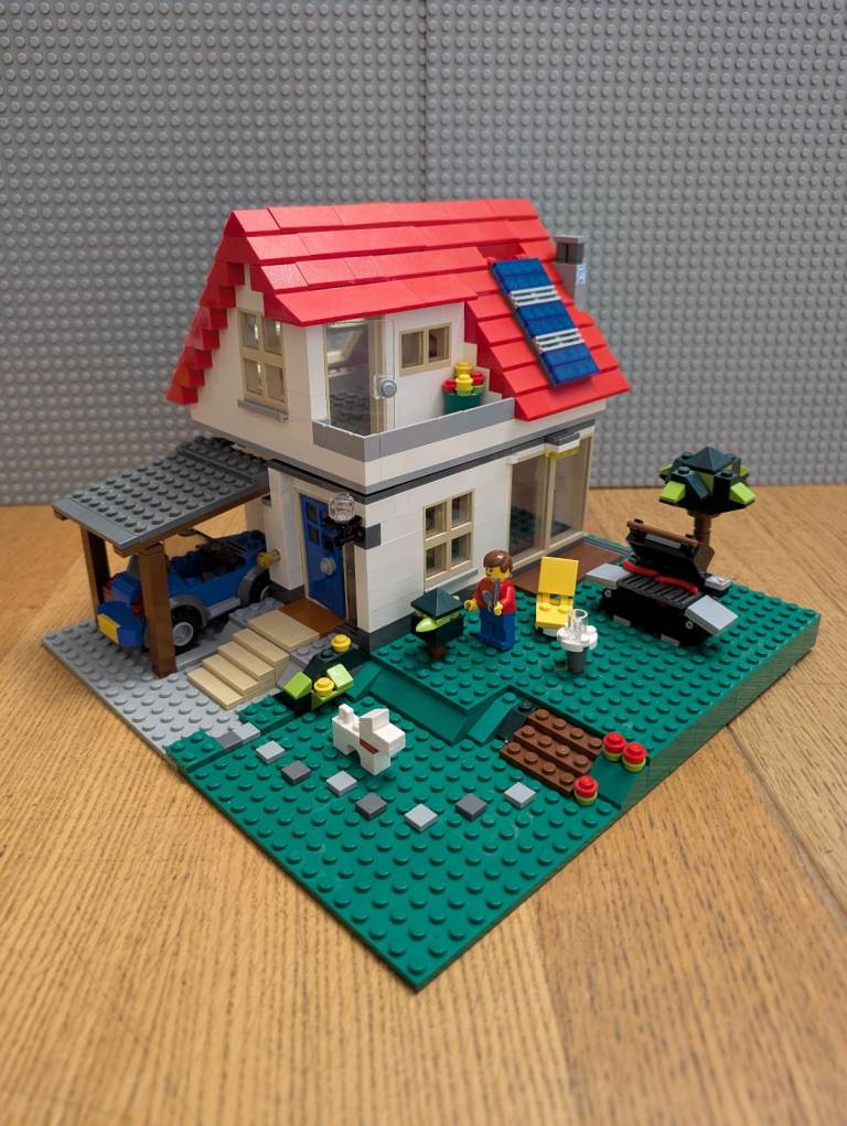 LEGO CREATOR: Hillside House (5771) Complete With Working Doorbell. retired set from 2011