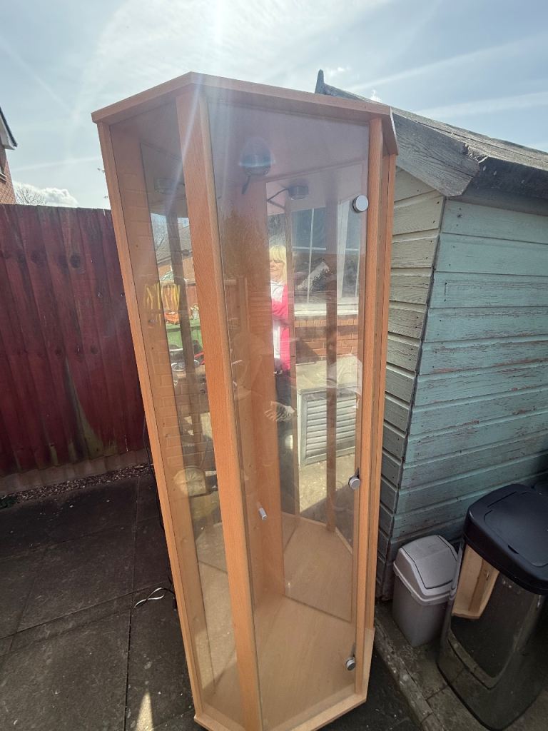 Corner display cabinet with light beech 