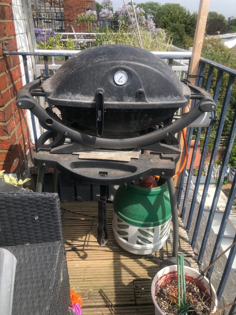 Weber Q Gas BBQ with Stand and Cover