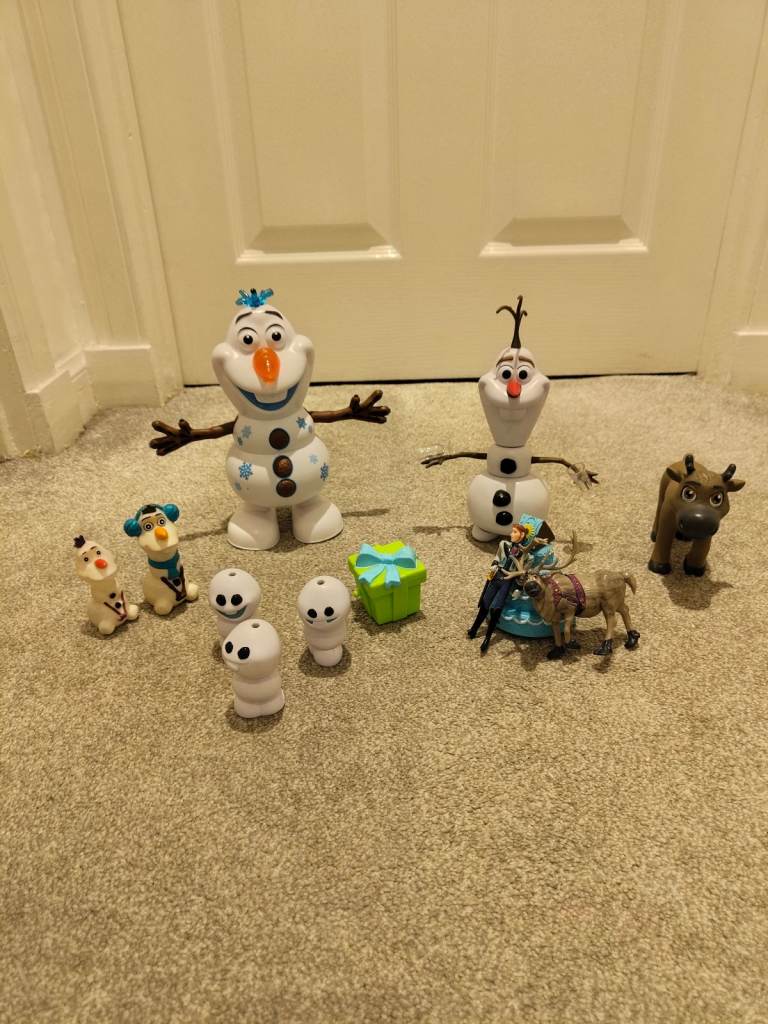 Dancing and singing frozen olaf
