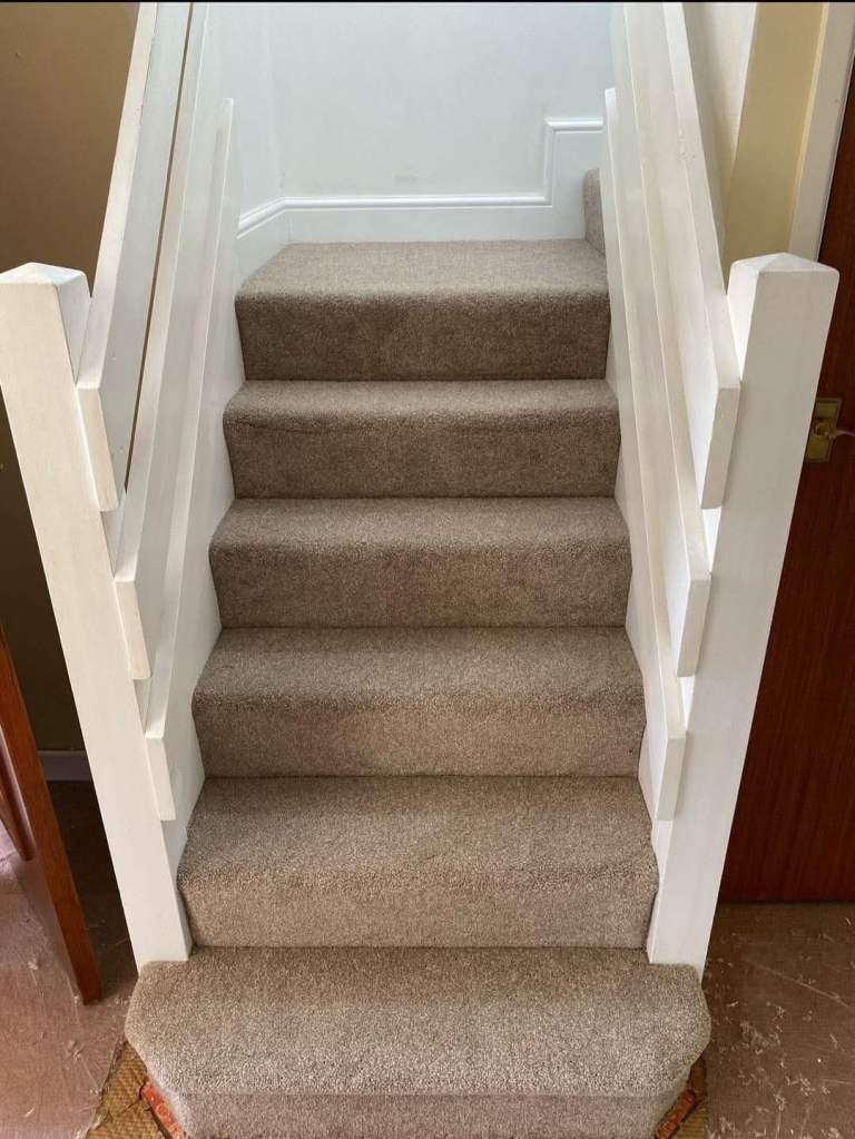 Professional Carpet & Laminate Floor Fitters - Mobile Showroom Comes To You! 🏠