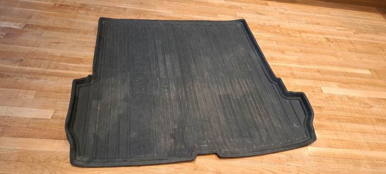 Audi Q7 rubber boot liner