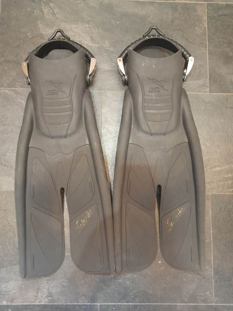 IST and Scubapro split fins