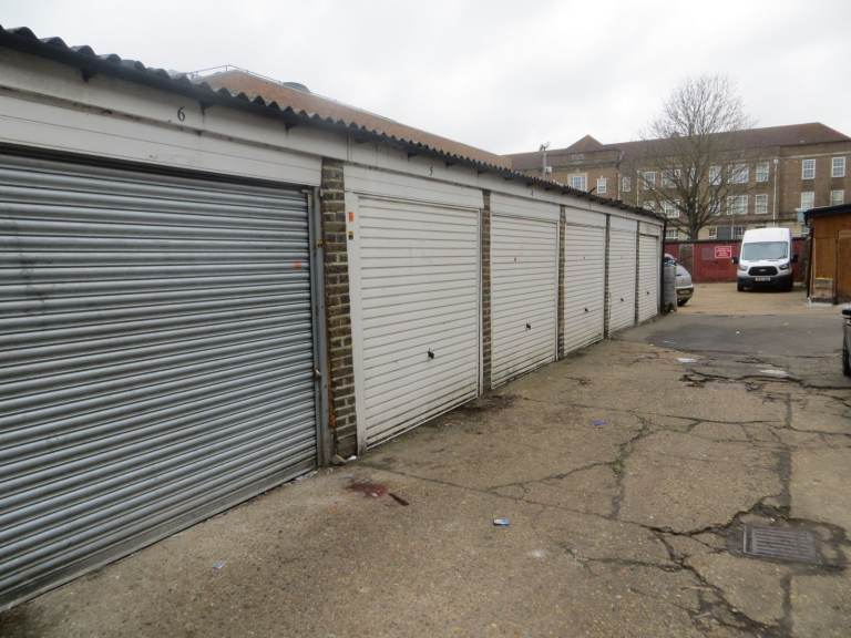 RM8 ~ Lock up Garage / Storage  To Let -Longbridge Rd, Dagenham, RM8 2AR.