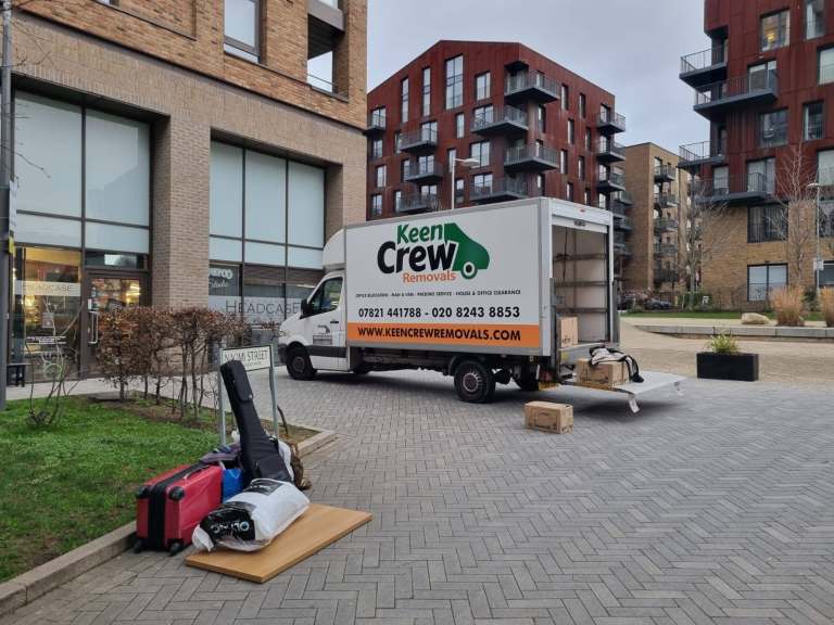 HACKNEY LONDON HOUSE MOVING & DELIVERY SERVICE - MOVER & PACKERS - STUDENT VAN AND MAN - E8